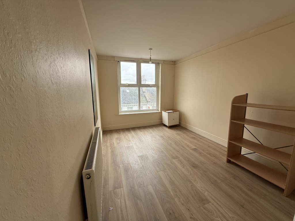 Lot: 5 - VACANT MIXED USE FOUR STOREY PROPERTY WITH FURTHER POTENTIAL - Flat second floor bedroom 4